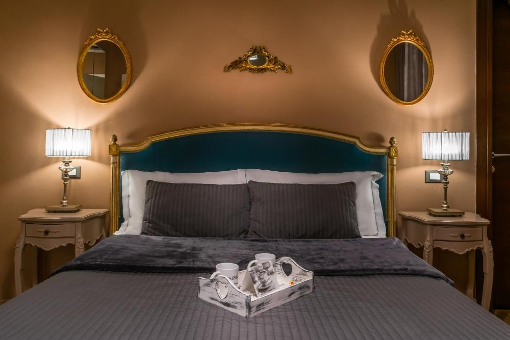 051 Room & Breakfast